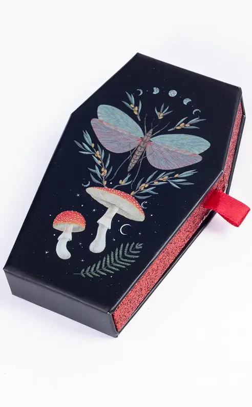 Coffin Lashes | Midsommar
