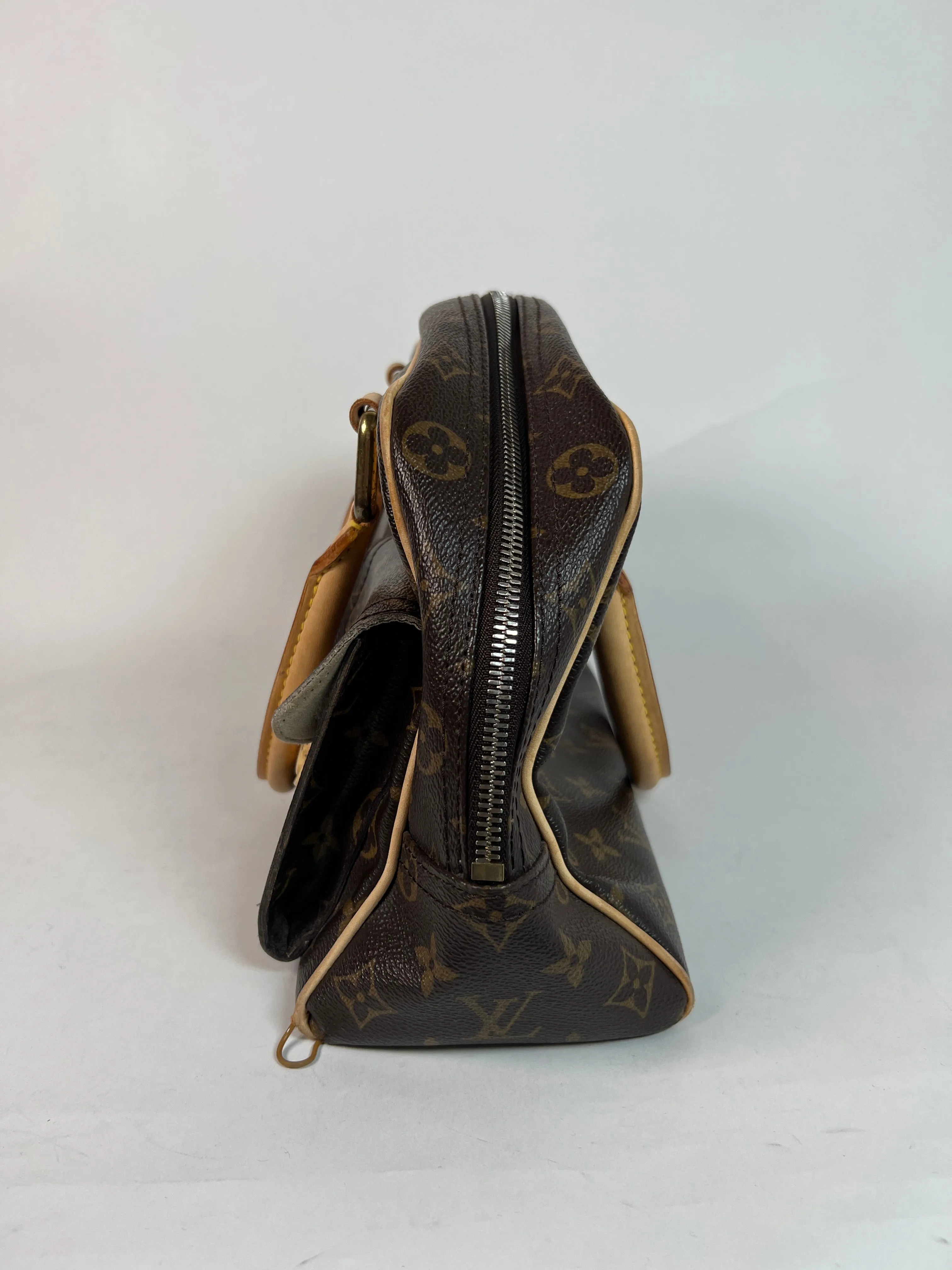 Louis Vuitton Manhattan Monogram Purse