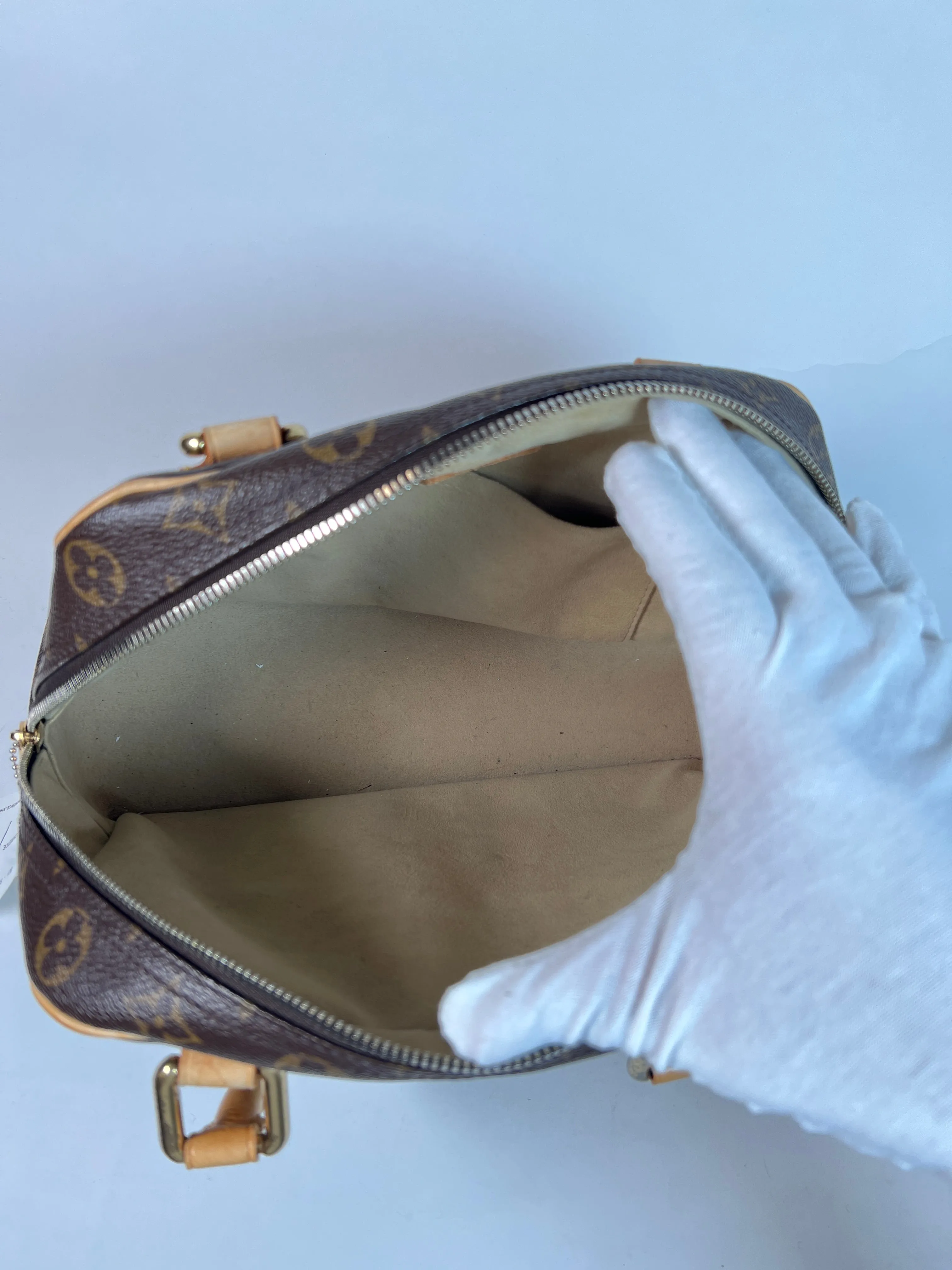 Louis Vuitton Manhattan Monogram Purse